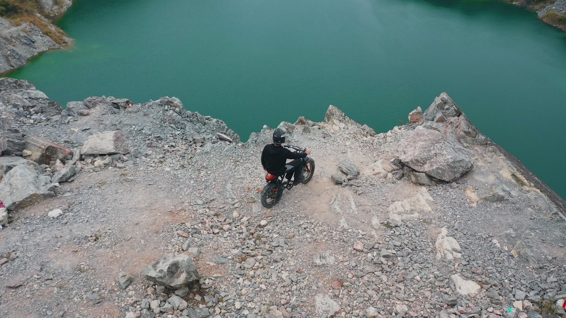 Load video: MEGAWHEELS EB01 electric bike riding