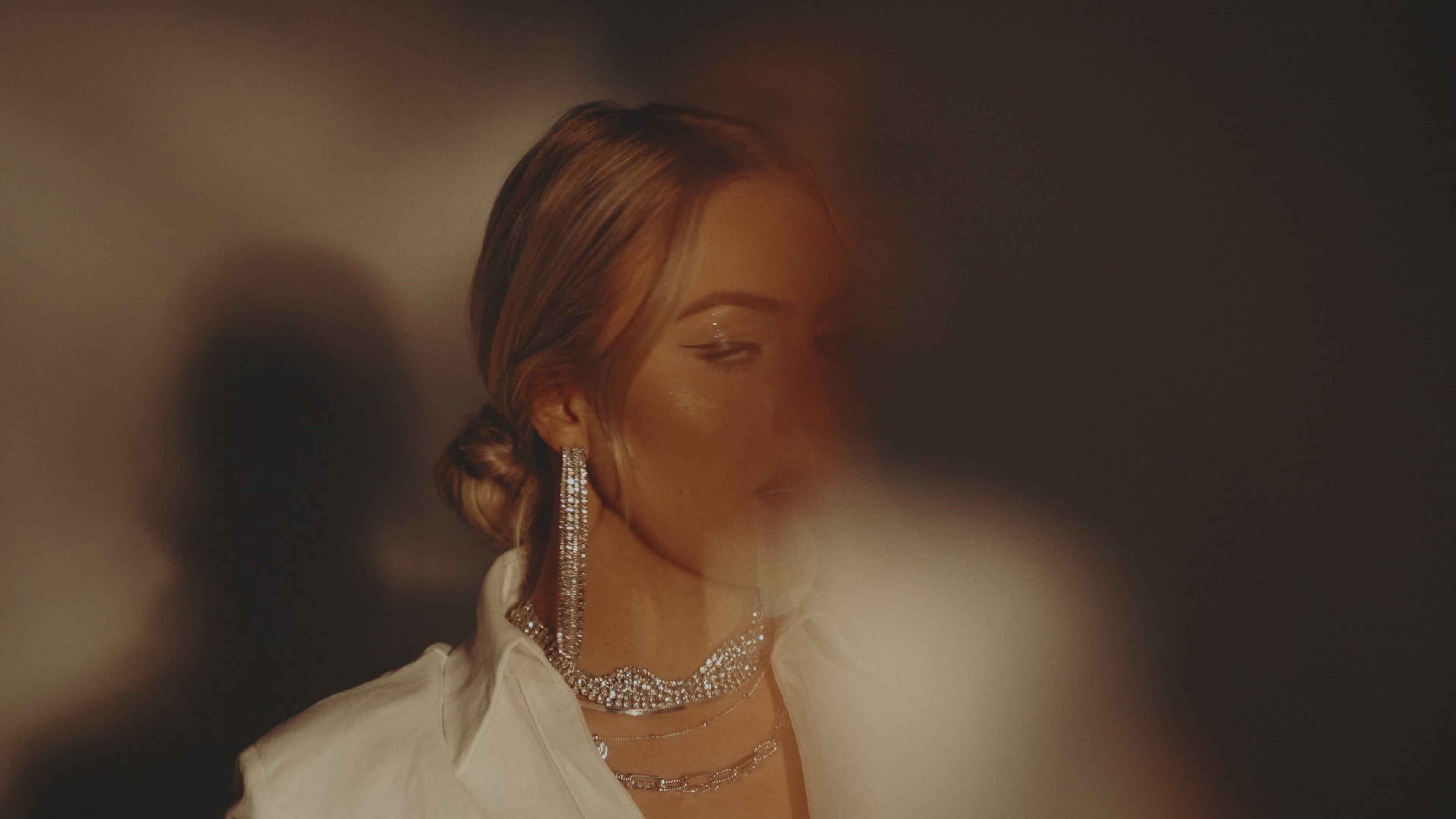 Load video: AOTOS L2 electric suitcase